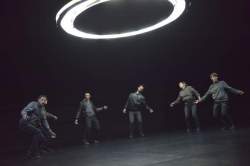 <http://www.fotofisch-berlin.de - Kat Válastur_Ah!Oh!-A CONTEMPORARY RITUAL