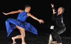 <http://www.fotofisch-berlin.de - Sasha Waltz _ MÉTAMORPHOSES