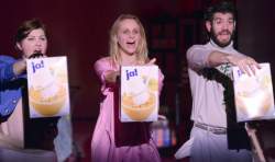 <http://www.fotofisch-berlin.de - Cècile Bailly_THE PRICE IS RIGHT