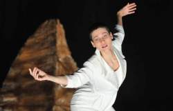 <http://www.fotofisch-berlin.de - Heisig_Orfanidou_UNITED STATES